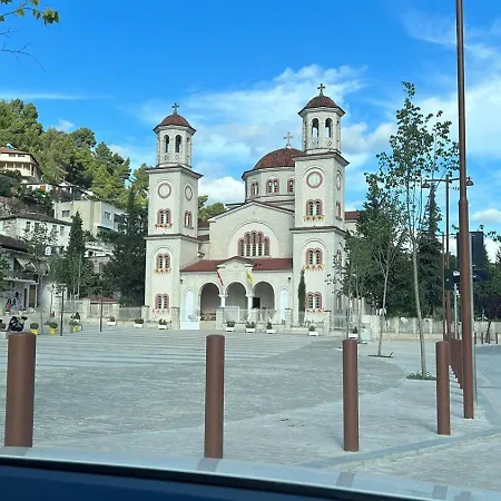 Twix 3* Μπεράτ