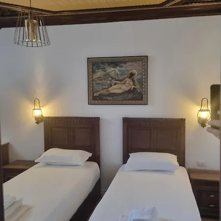 Twix 3* Μπεράτ